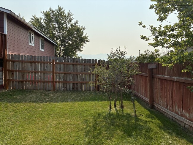 Building Photo - 600 Mayfair Dr