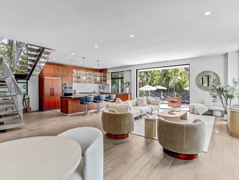 Building Photo - 1724 N Sierra Bonita Ave