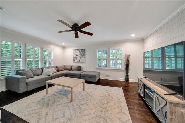 Building Photo - 5592 Colton Dr NE