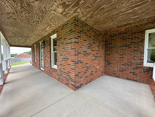 Building Photo - 3 bedroom, 2 bath house in Kingsport