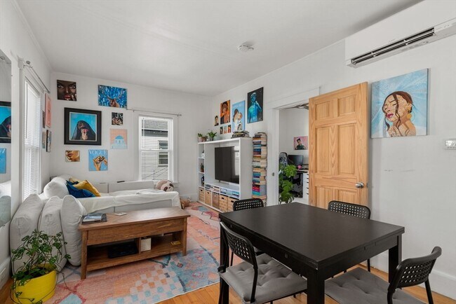 Building Photo - 32 Richardson St