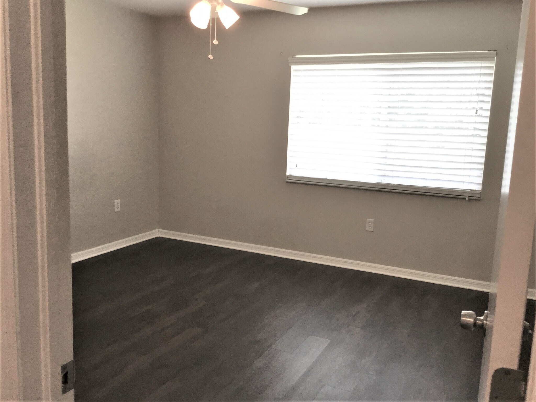 Building Photo - 519 Scarlet Maple Ct