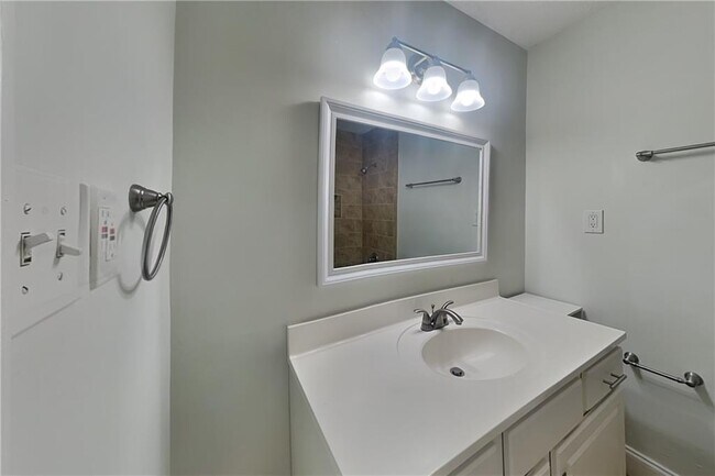 Building Photo - 3499 Ulster Ln NE