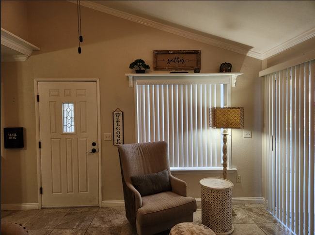 Building Photo - Furnished - 2 bed / 1.5 Bath Available for...