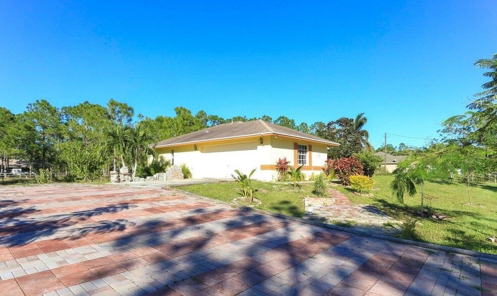 Building Photo - 17727 76th St N