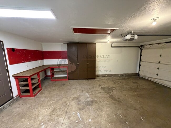 Building Photo - Great Single Level Unit- Rent Ready!!