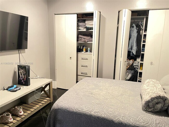 Building Photo - 3944 NE 167th St