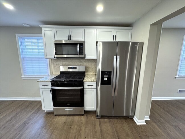 Building Photo - 608 Winston Dr