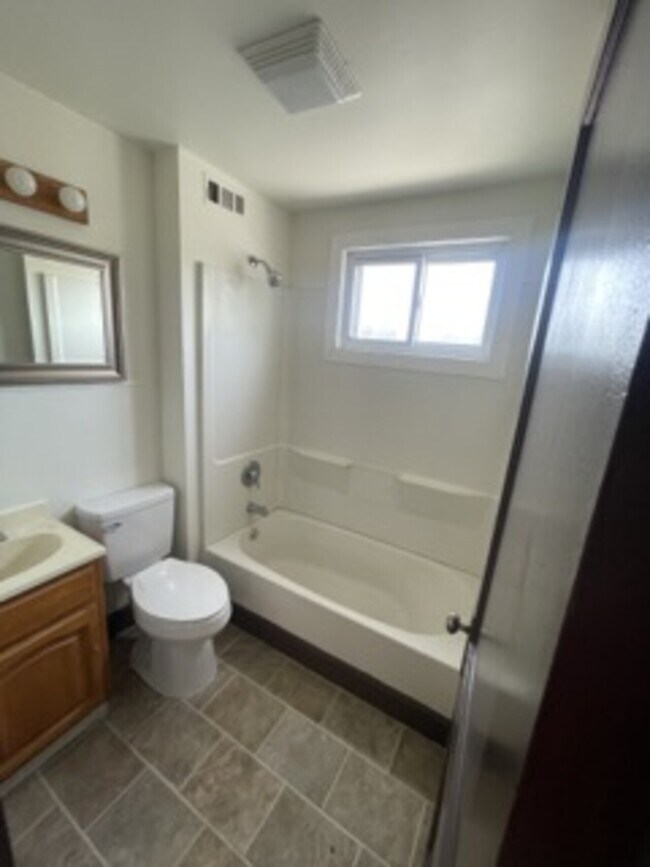 Building Photo - 308 Hess