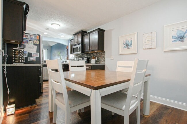 Building Photo - Pet Friendly Four Bedroom!