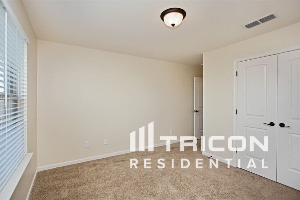 Building Photo - 5004 Geranium Dr