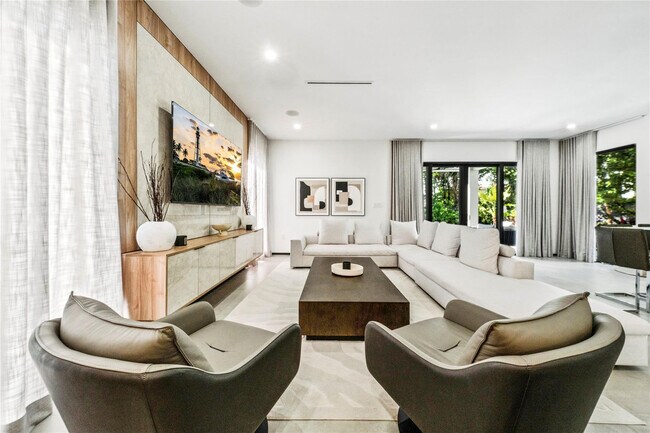 Building Photo - 3320 NE 17th St