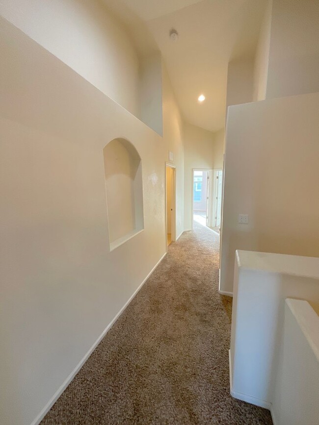 Building Photo - 3 Bedroom Townhome Available Near Dublin B...