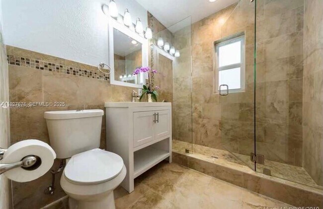 Building Photo - 819 Capri St