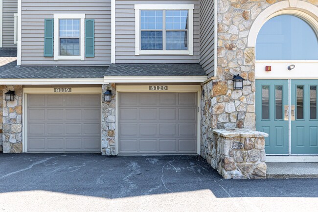 Building Photo - 8120 Stonegate Dr