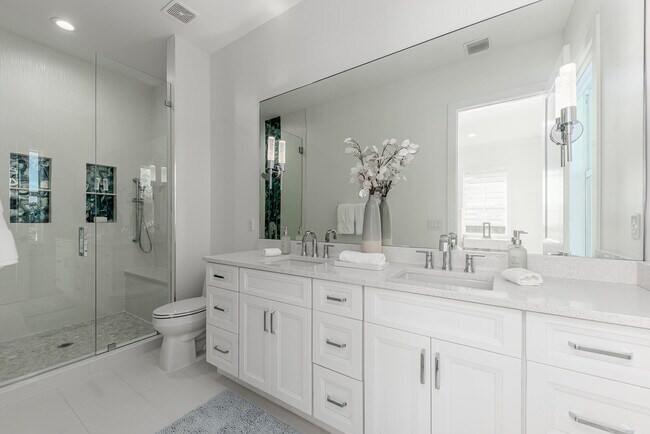 Building Photo - 4674 SE Manatee Way