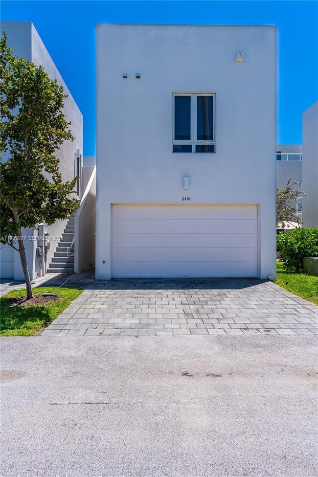 Building Photo - 6410 NW 105th Pl