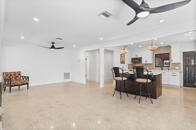 Building Photo - 901 Guava Isle