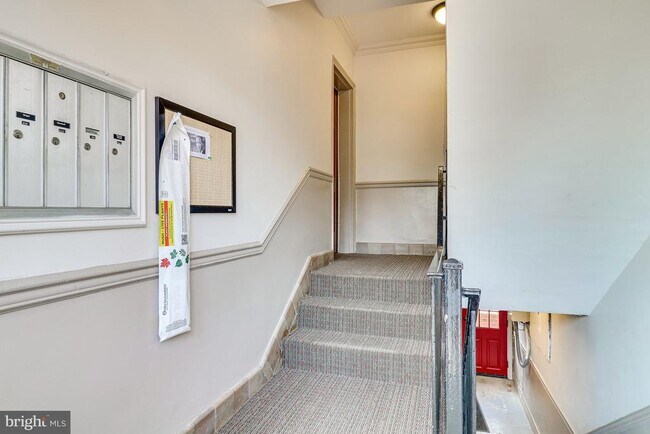 Building Photo - 1708 W Abingdon Dr