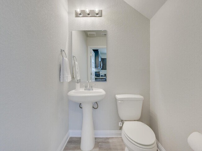 Building Photo - 7700 Dylan Dr