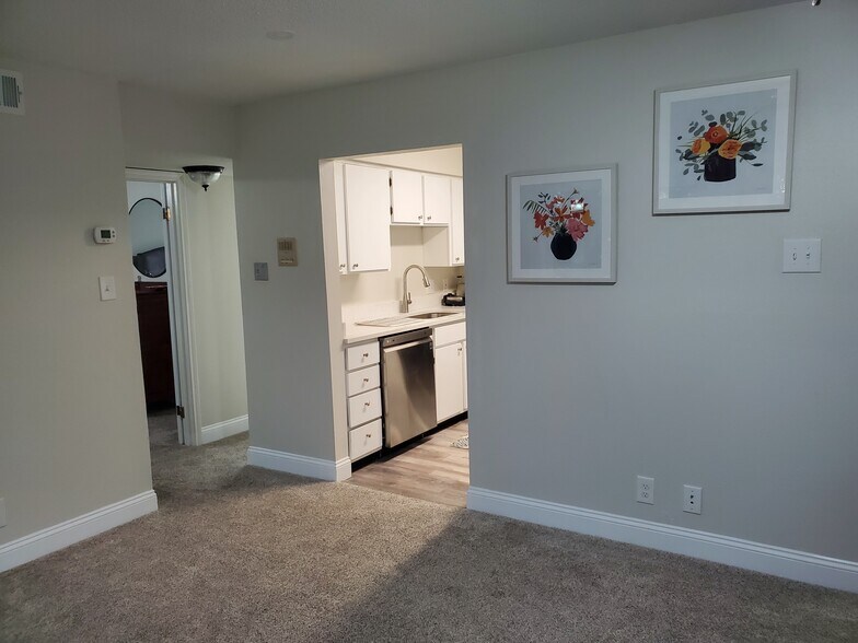 Building Photo - 1161 Lake Ave