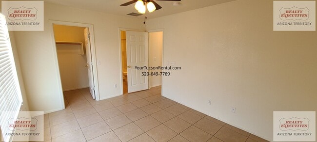 Building Photo - Valencia Rd & Headley Rd 3/2 - July move in special! - All tile floors and updated kitchen