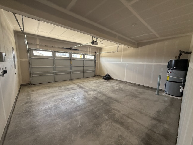 Building Photo - 2232 firetime. Loop