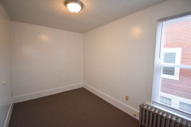Building Photo - 330 S Fairview St