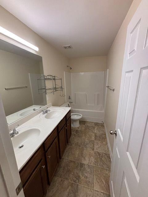 Building Photo - 2570 Trelipe Dr
