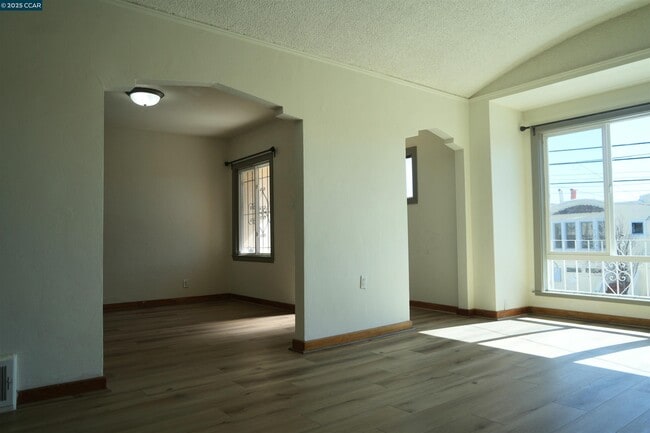 Building Photo - 158 W Moltke St