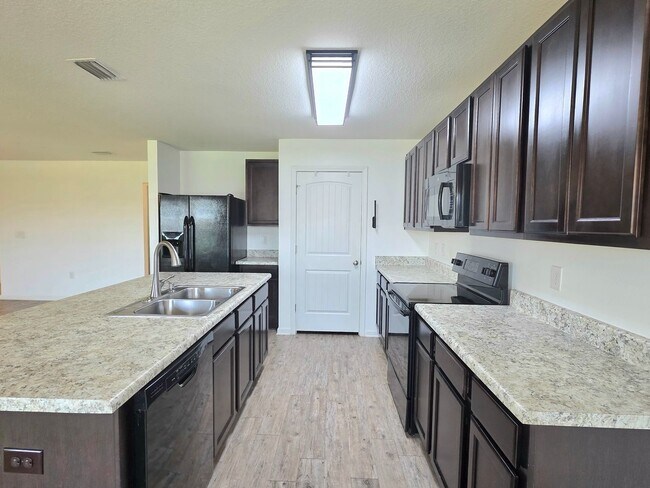 Building Photo - Beautiful 3-Bedroom Home - Whisper Creek