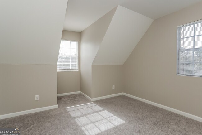 Building Photo - 1234 Justin Ln