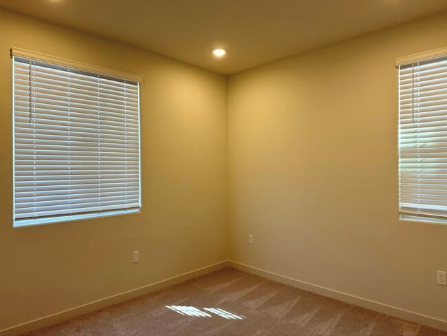 Building Photo - Modern West Sacramento Home Now for Lease