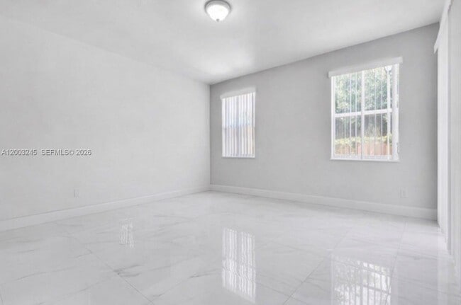 Building Photo - 905 SW 149th Ct