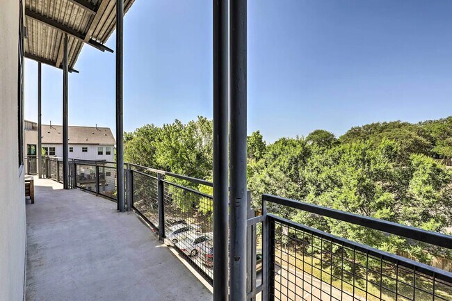 Building Photo - 2525 S Lamar Blvd