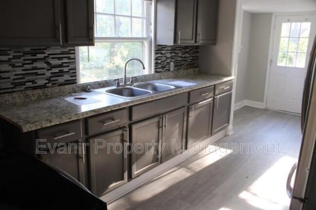 Building Photo - 1568 N Euclid Ave