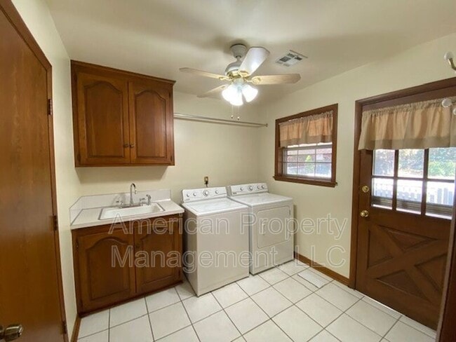 Building Photo - 4651 S Norwood Ave