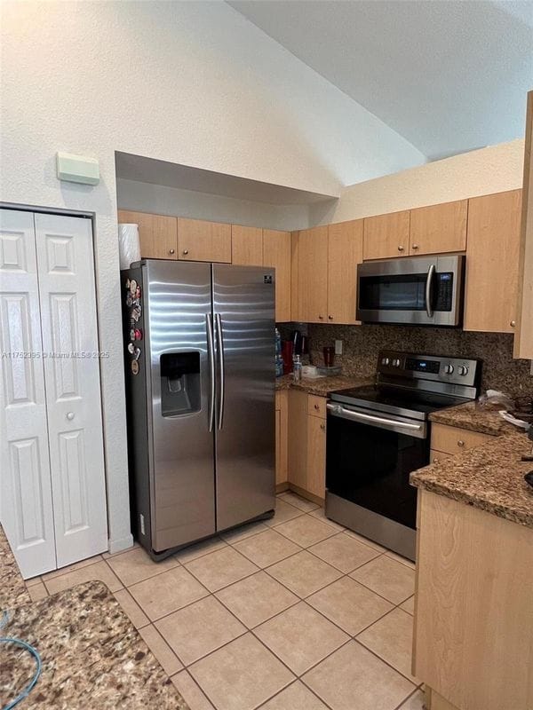 Building Photo - 1090 Golden Cane Dr