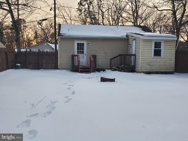 Building Photo - 72 Peony St