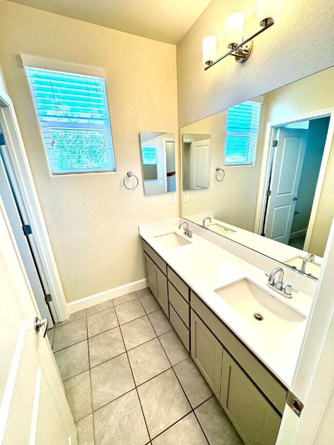 Building Photo - Freshly Painted 4 Bedroom Home with 3-Car Garage in Brentwood