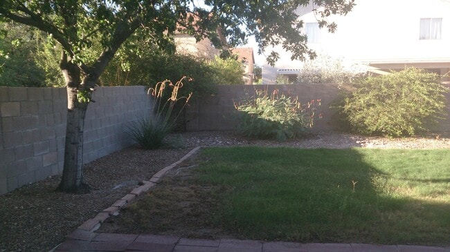 Building Photo - 10237 E Desert Crossings Way