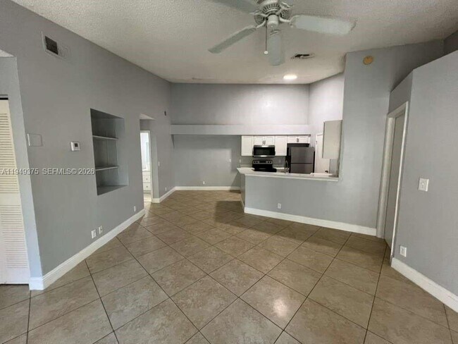 Building Photo - 9999 Summerbreeze Dr