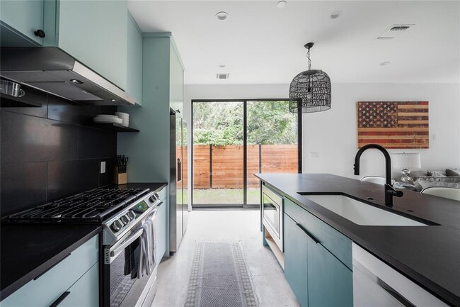 Building Photo - 1103 Cherico St