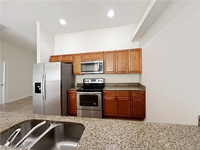 Building Photo - 111 SE 2nd Ave