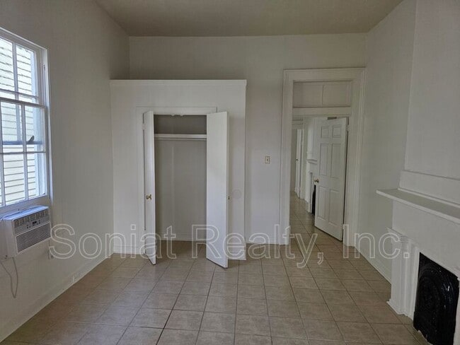 Building Photo - 516 S Genois St