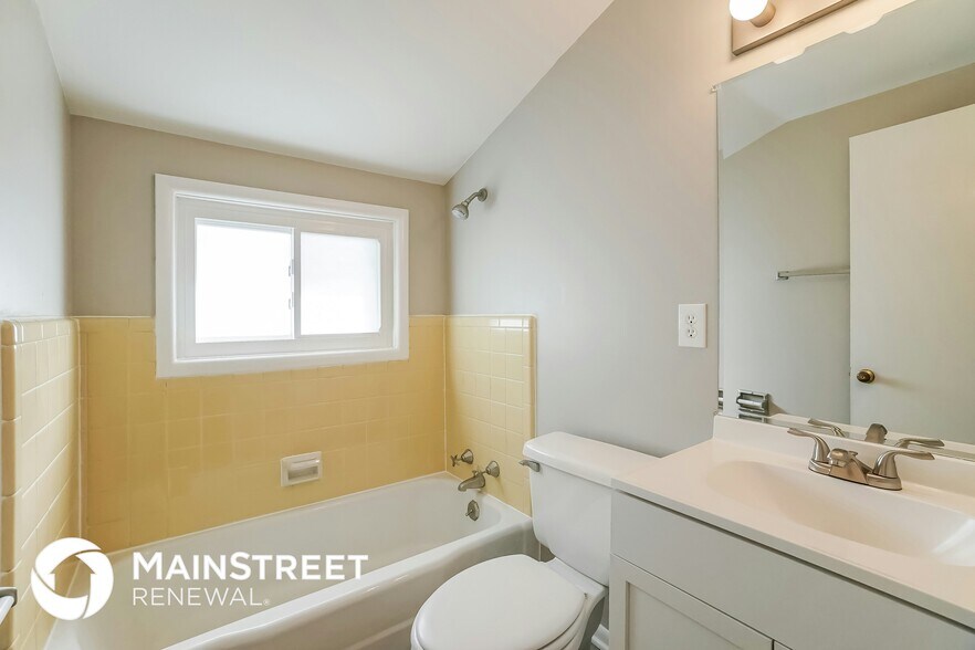 Building Photo - 298 Pineview Dr