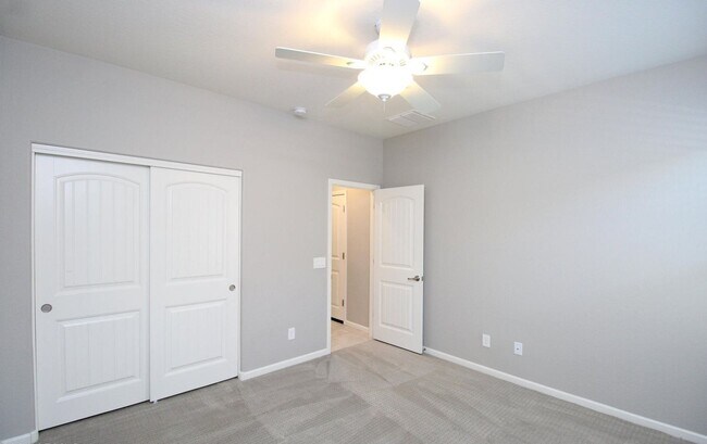 Building Photo - Stunning 3-bedroom, 3-bathroom home located in the heart of Peoria, AZ.