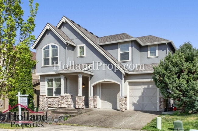 Building Photo - Spacious 4-Bedroom Portland Home with Fenced Yard, Fireplace & Modern Finishes!