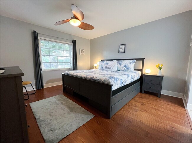 Building Photo - 6239 Bay Club Dr