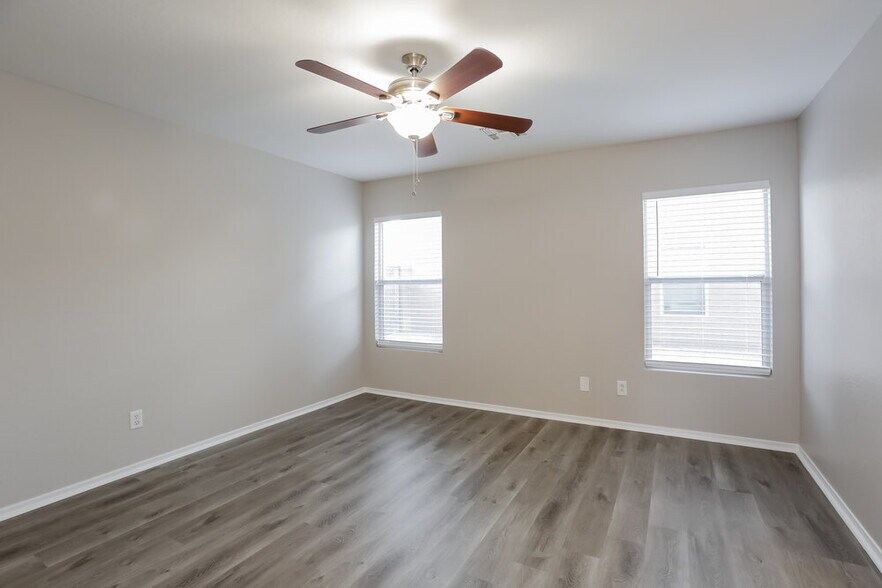 Building Photo - 11845 W Lupine Ave